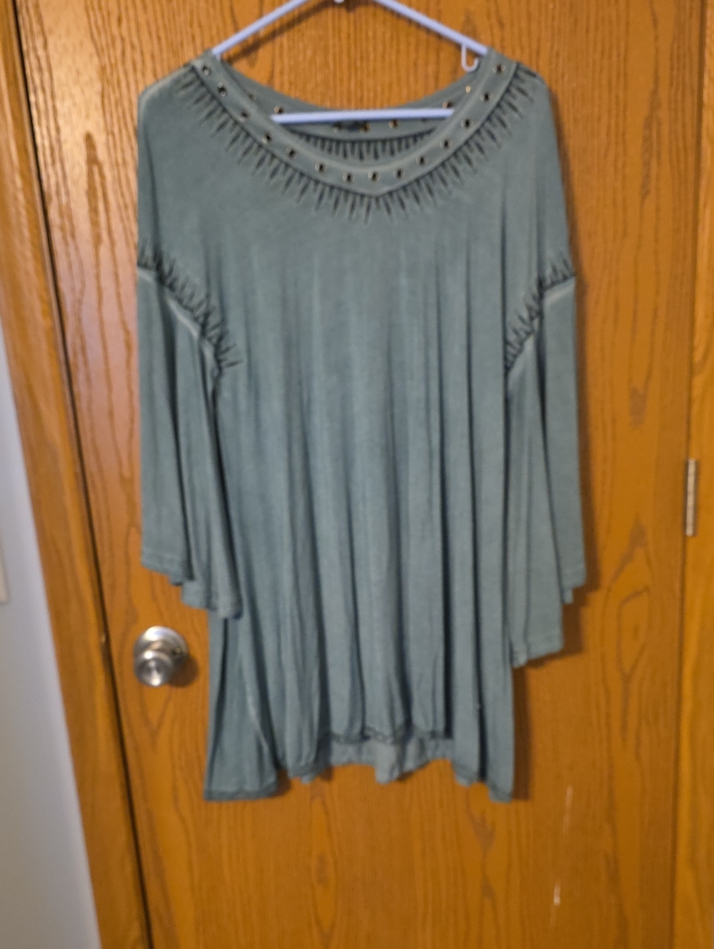 Pol Relaxed Sage Green Women’s Tunic Top with Studded Neckline Ptp20-23, L 28 NW